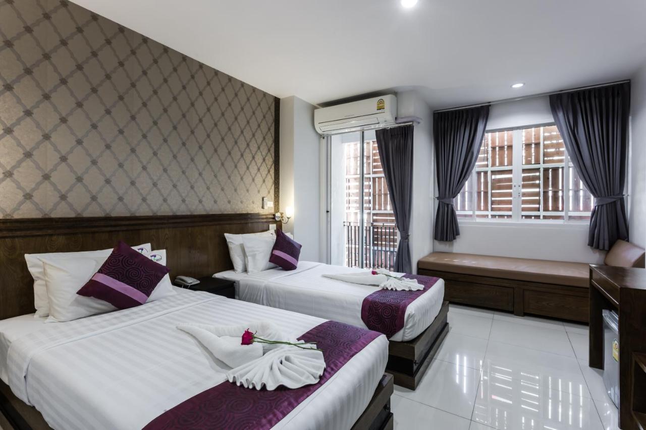 77 Bangla Hotel - Sha Certified Phuket Exterior foto
